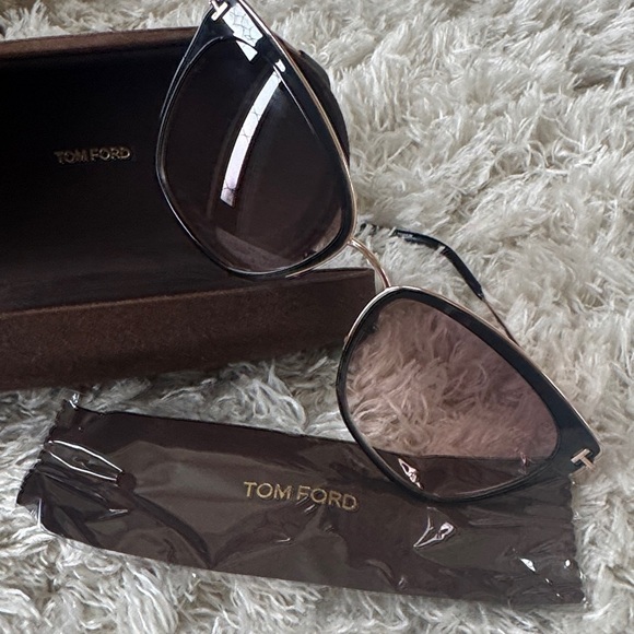 Tom Ford Black and Gold Sunglasses for Women-titanium - Picture 3 of 11